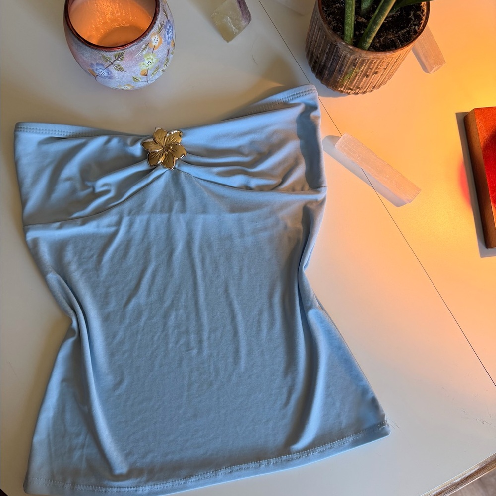 Chic Strapless Top with Gold Detail